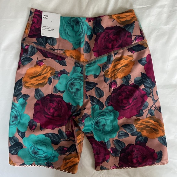 🆕 Nike One Icon Clash Women's 7" Mid-Rise Printed Training Shorts, Size Small - Picture 16 of 16